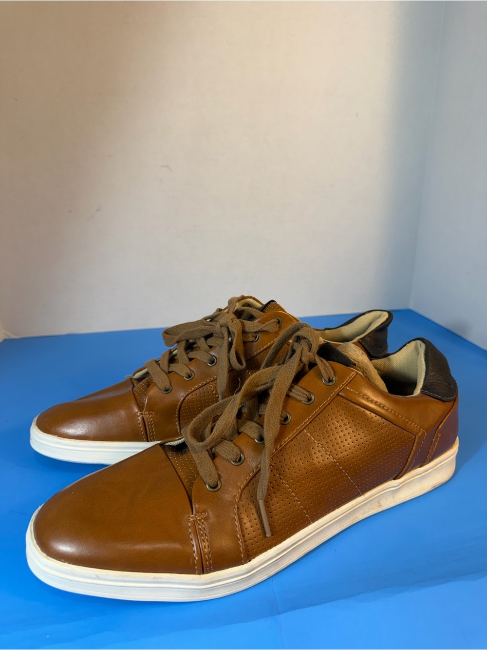 Target Men's Brown Leather Lace-Up Sneakers